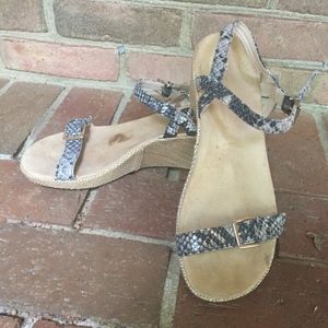 Vionic Mutli colored Sandals Size 8